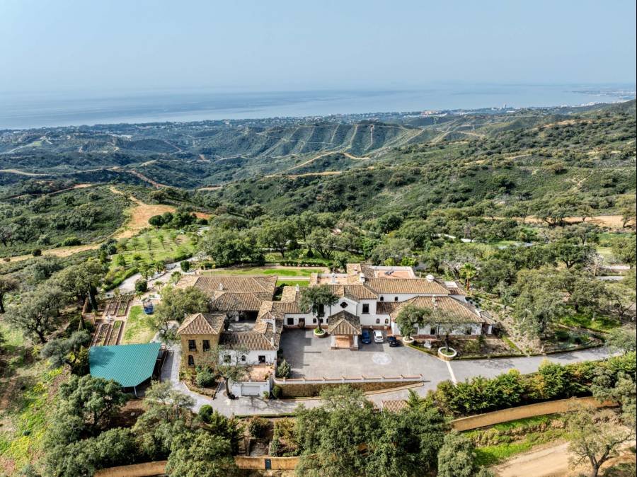 Finca in Marbella Este Marbella | 7-bed | €7.98M
