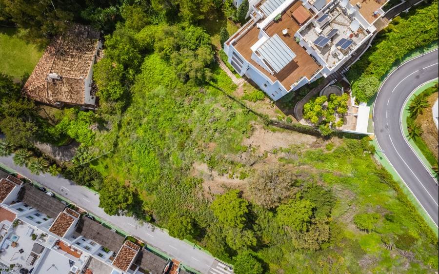 Plot in El Herrojo Benahavis | €2.20M