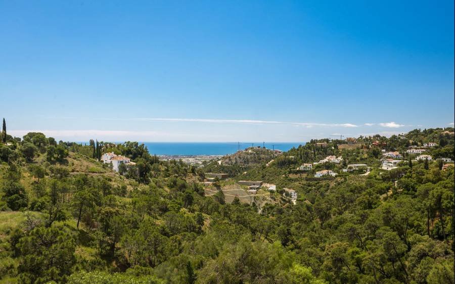 Plot in El Madroñal Benahavis | €17.00M