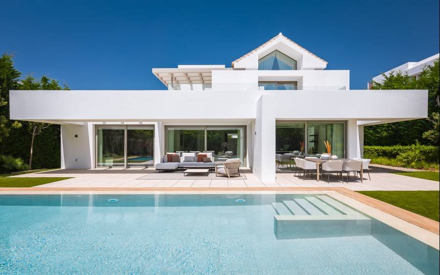 Villa in Estepona East Estepona | 5-bed | €2.49M