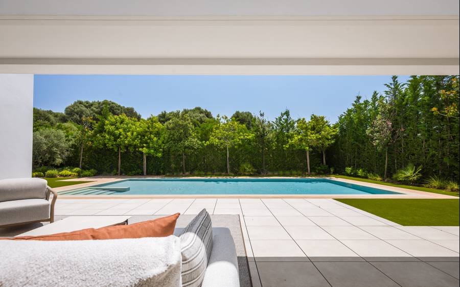 Villa in Estepona East Estepona | 5-bed | €2.49M