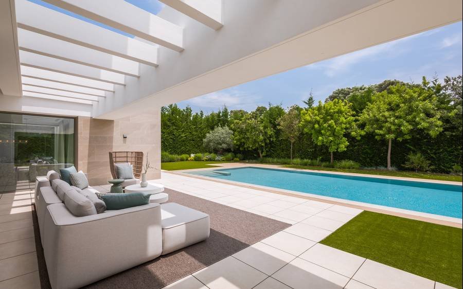 Villa in Estepona East Estepona | 5-bed | €2.50M