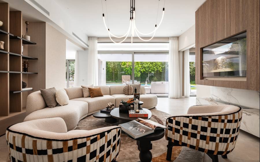 Villa in Estepona East Estepona | 5-bed | €2.50M