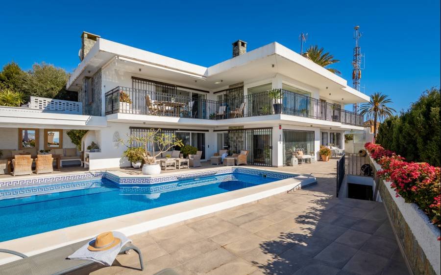 Villa in Nueva Andalucia Marbella | 4-bed | €2.20M