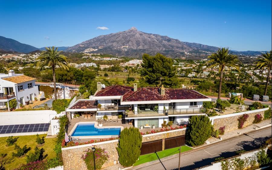 Villa in Nueva Andalucia Marbella | 4-bed | €2.20M