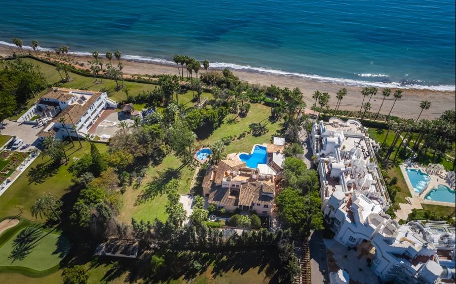 Villa in Estepona East Estepona | 8-bed | €6.50M