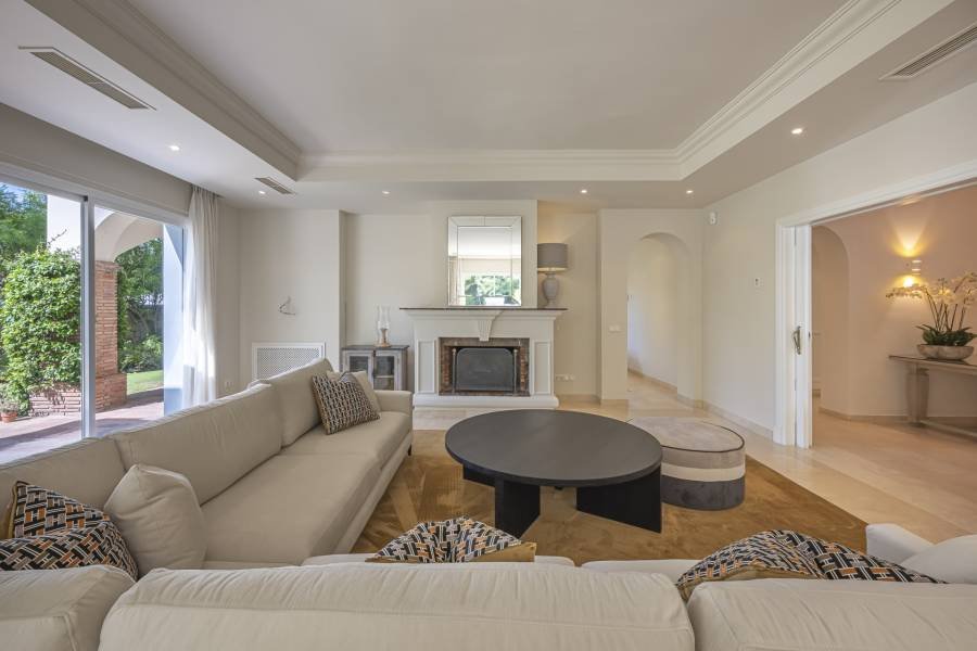 Villa in La Reserva de la Quinta Benahavis | 5-bed | €2.90M