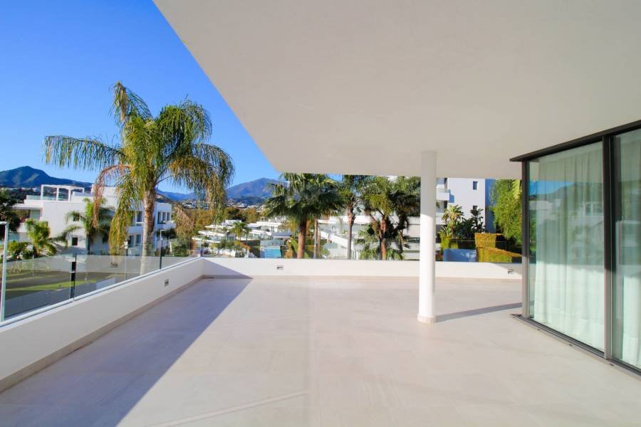 Apartment в Estepona East, Estepona | 3 спален | €0.85M