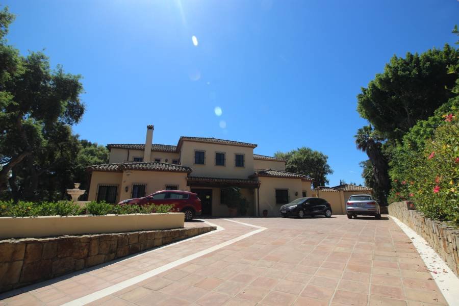 Villa in Sotogrande Alto Sotogrande | 6-bed | €1.80M