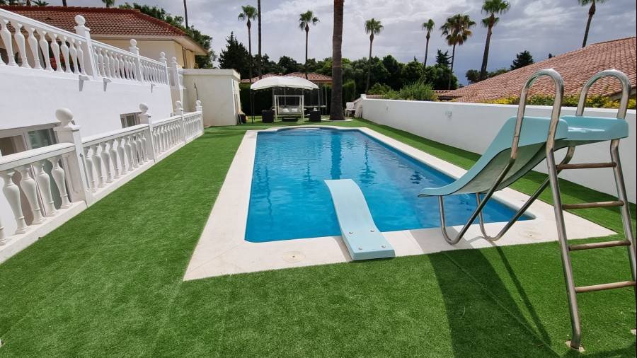 Villa in Sotogrande Costa Sotogrande | 7-bed | €1.19M