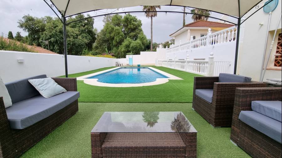 Villa in Sotogrande Costa Sotogrande | 7-bed | €1.19M