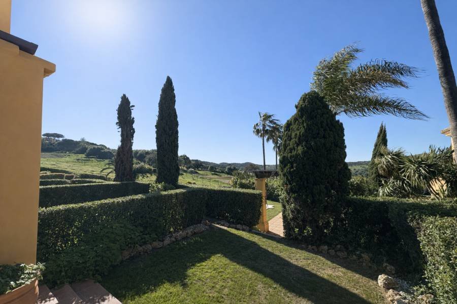 Semi Detached House в Sotogrande Alto, Sotogrande | 3 спален | €0.75M