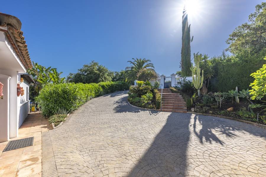 Villa in Sotogrande Alto Sotogrande | 6-bed | €1.80M