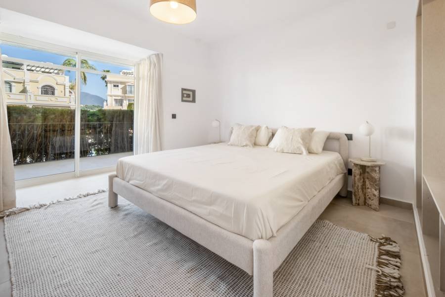 Apartment в Nueva Andalucia, Marbella | 3 спален | €0.65M