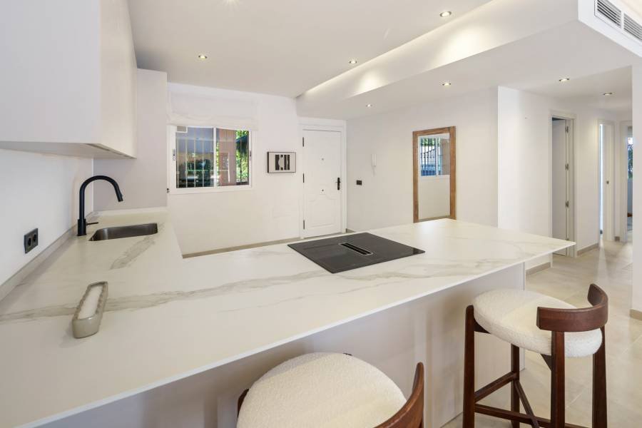 Ground Floor Apartment в Nueva Andalucia, Marbella | 3 спален | €0.65M