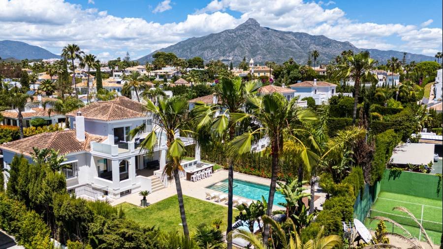 Villa in Nueva Andalucia Marbella | 6-bed | €4.25M