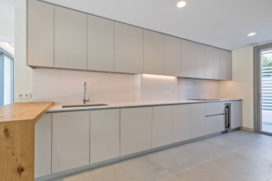 Semi Detached House San Pedro de Alcantara | 4-bed | €1.20M