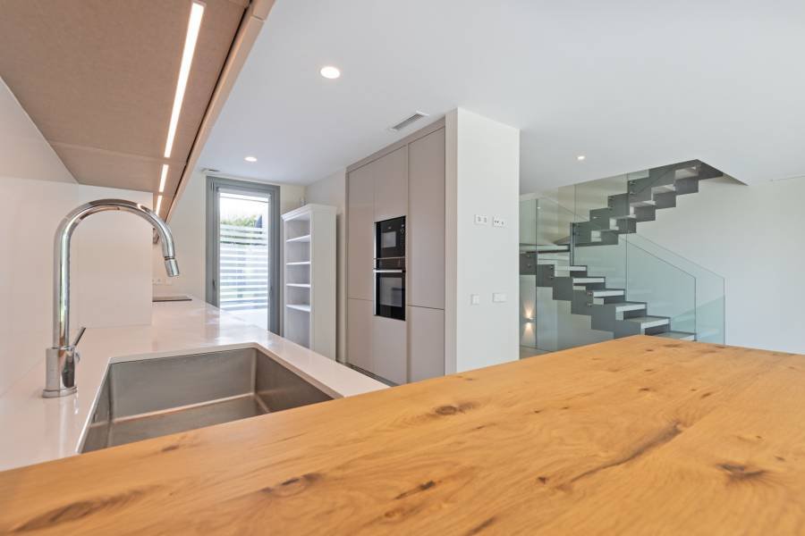 Semi Detached House San Pedro de Alcantara | 4-bed | €1.20M