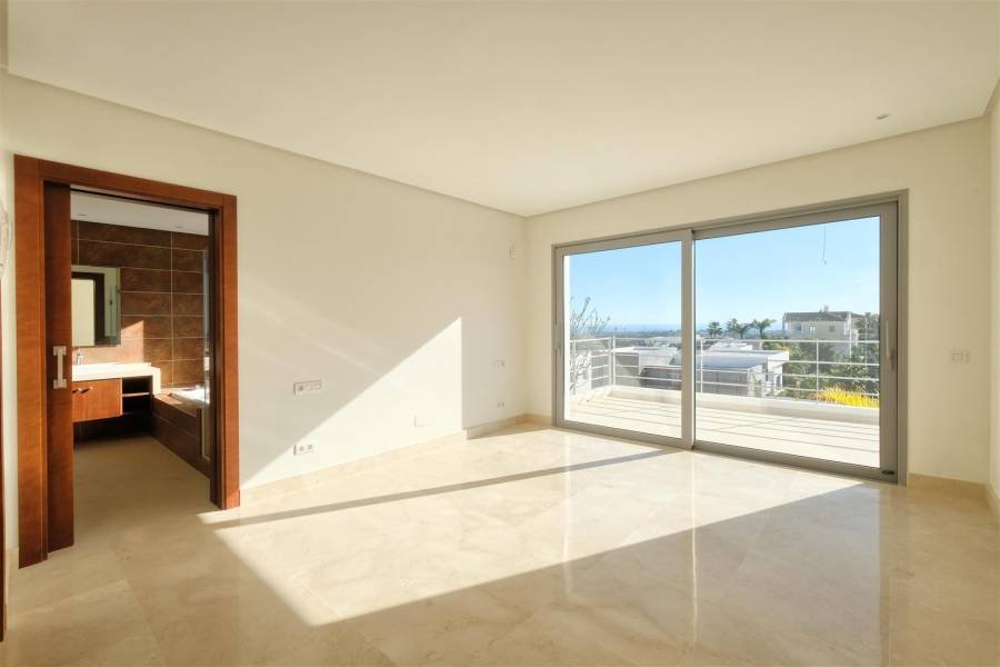 Villa in Puerto del Capitan Benahavis | 4-bed | €2.20M