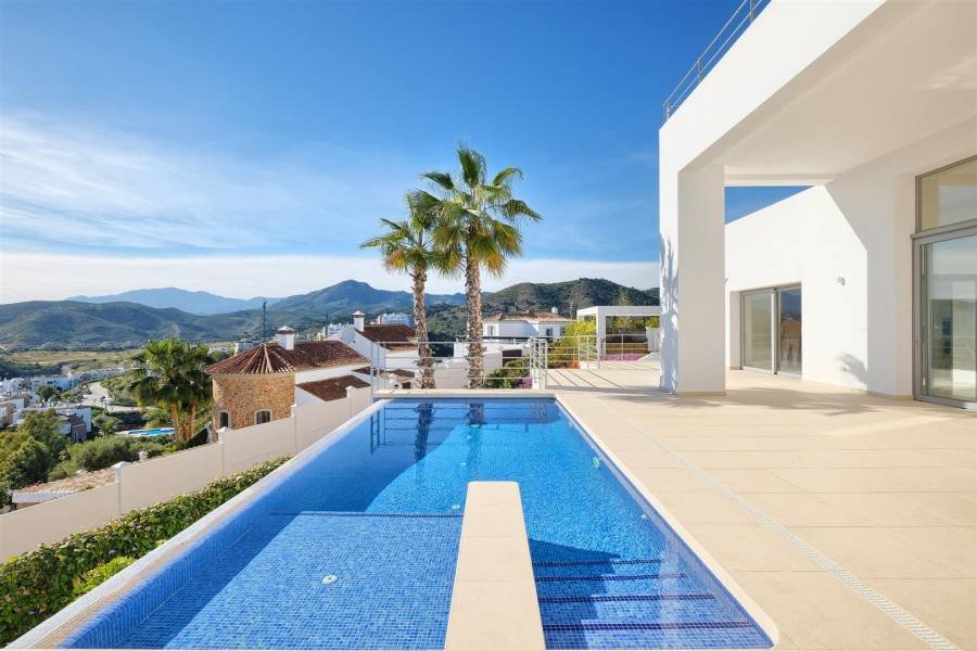 Villa in Puerto del Capitan Benahavis | 4-bed | €2.20M