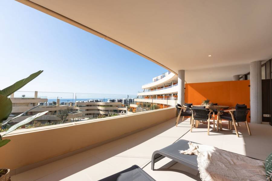 Apartment в El Higueron, Fuengirola | 2 спален | €0.76M