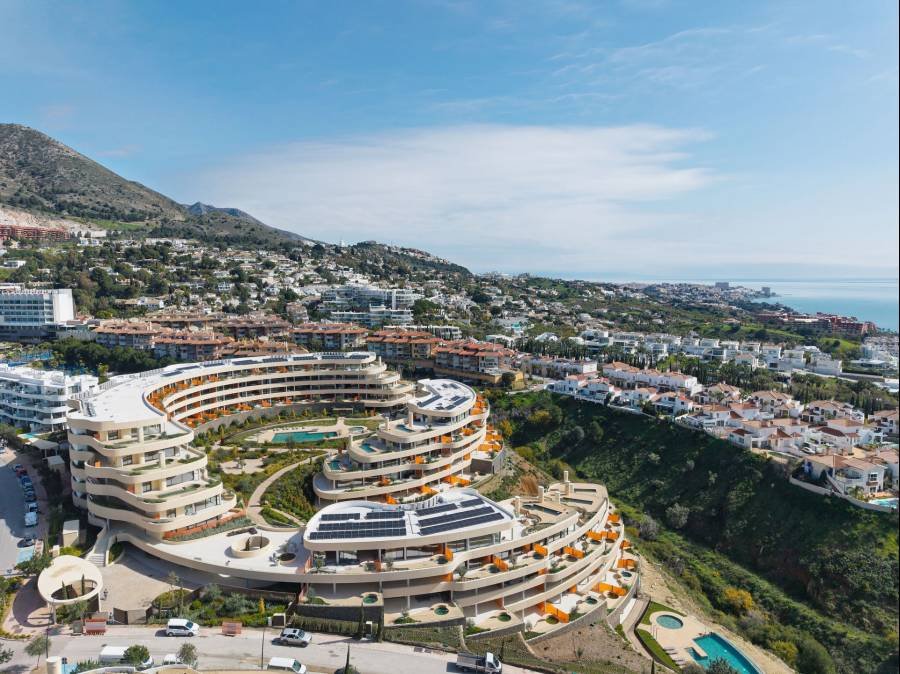 Apartment в El Higueron, Fuengirola | 2 спален | €0.76M