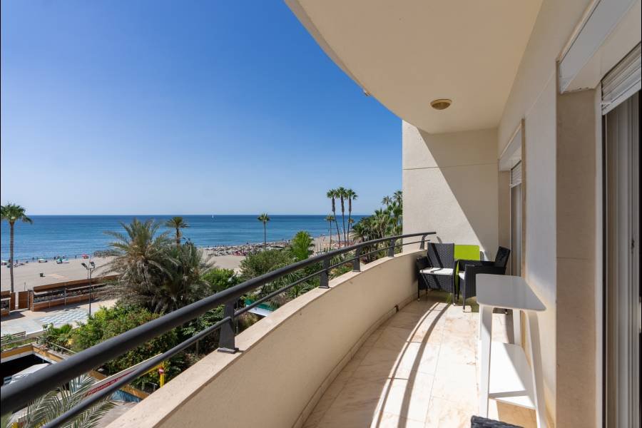Flat в Estepona Town, Estepona | 3 спален | €0.95M