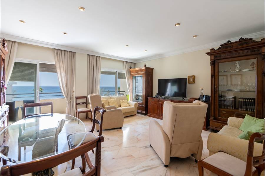 Flat в Estepona Town, Estepona | 3 спален | €0.95M