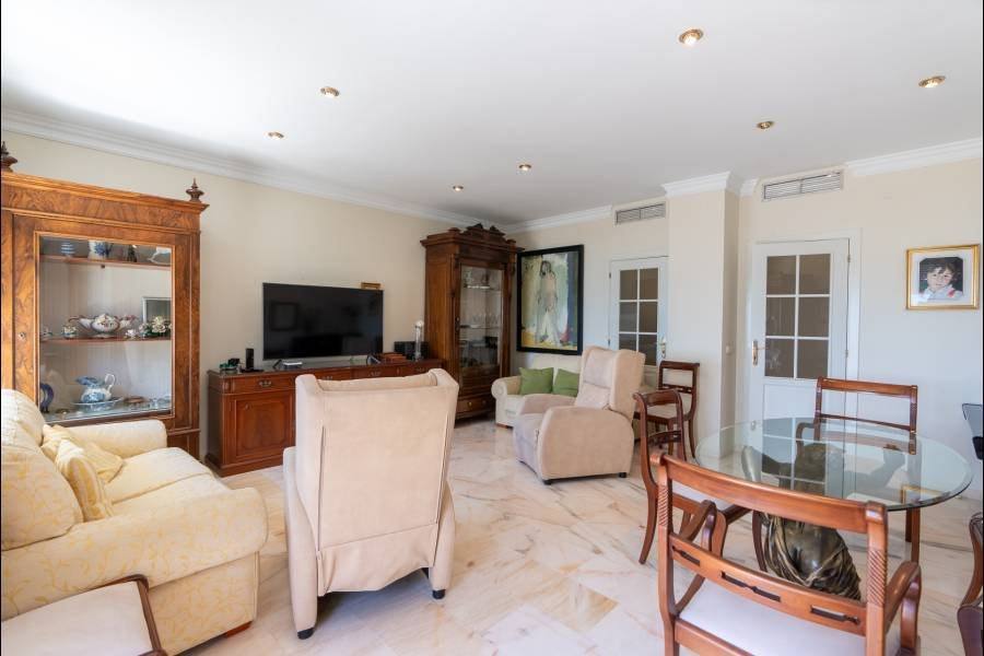 Flat в Estepona Town, Estepona | 3 спален | €0.95M