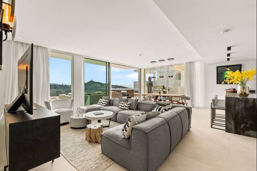 Duplex Penthouse in Palo Alto Ojen | 3-bed | €2.40M
