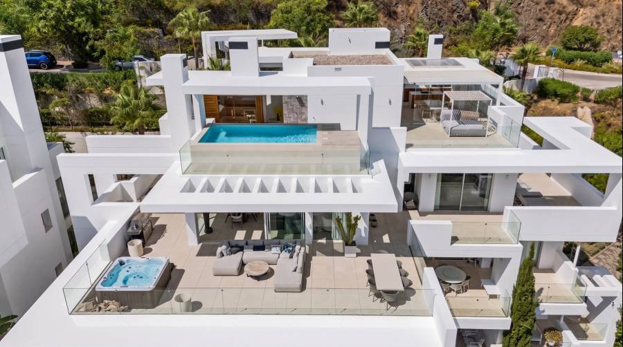 Duplex Penthouse in Palo Alto Ojen | 3-bed | €2.40M