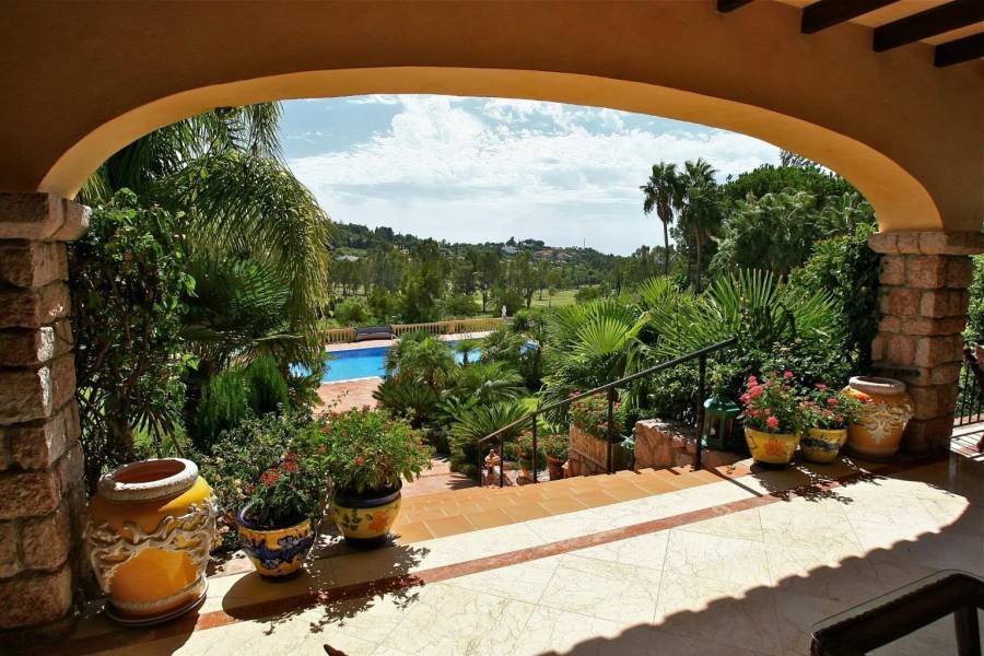Mansion in Estepona East Estepona | 9-bed | €5.25M