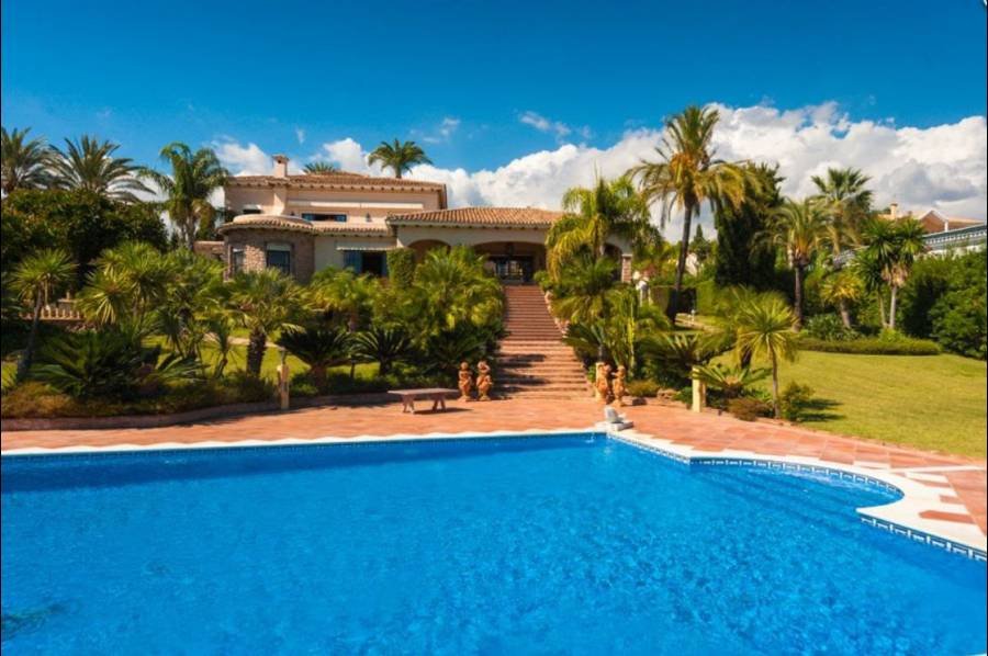 Mansion in Estepona East Estepona | 9-bed | €5.25M