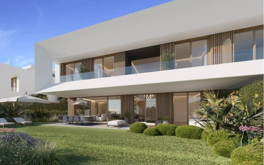 Semi Detached House in Estepona East Estepona | 4-bed | €1.78M
