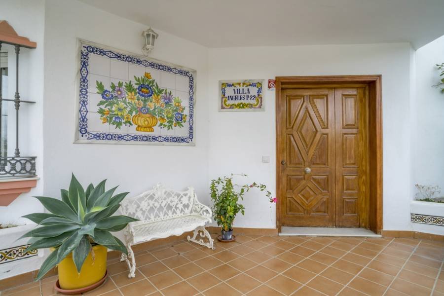 Semi Detached House San Pedro de Alcantara | 5-bed | €0.75M