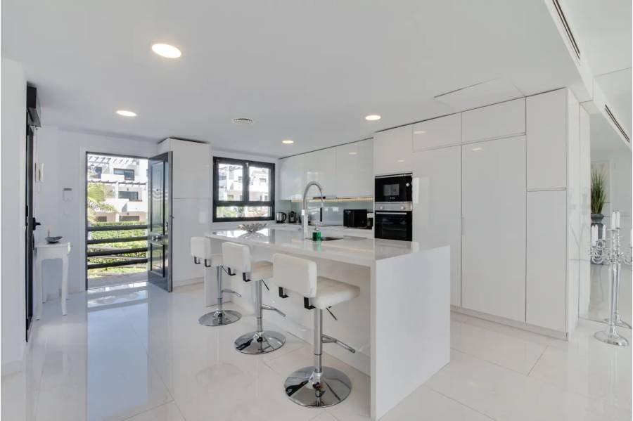 Town House in Estepona East Estepona | 3-bed | €0.72M