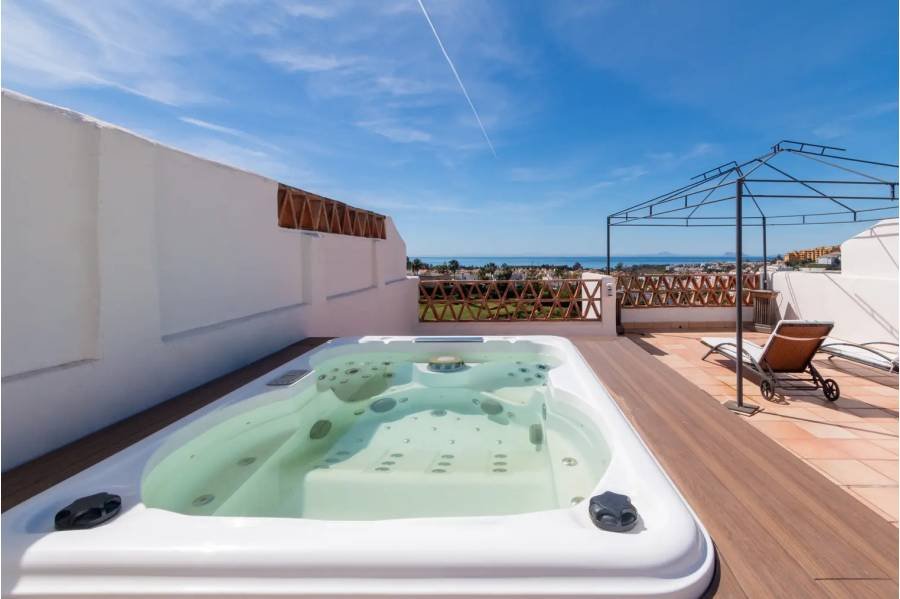 Town House in Estepona East Estepona | 3-bed | €0.72M