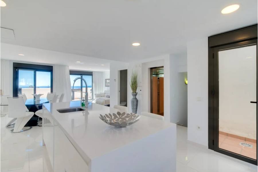 Town House in Estepona East Estepona | 3-bed | €0.72M