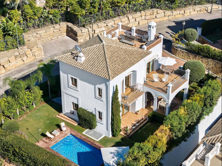 Villa in Estepona East Estepona | 4-bed | €1.55M