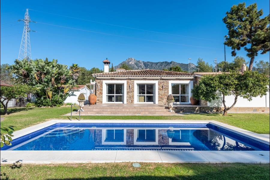 Villa in Marbella Golden Mile Marbella | 3-bed | €2.80M