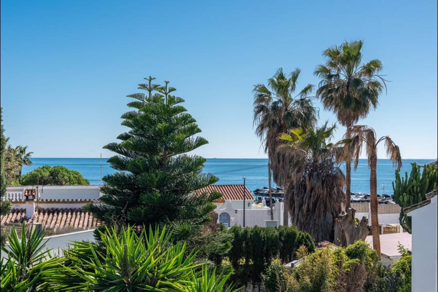 Villa in Linda Vista Baja San Pedro de Alcantara | 4-bed | €1.95M