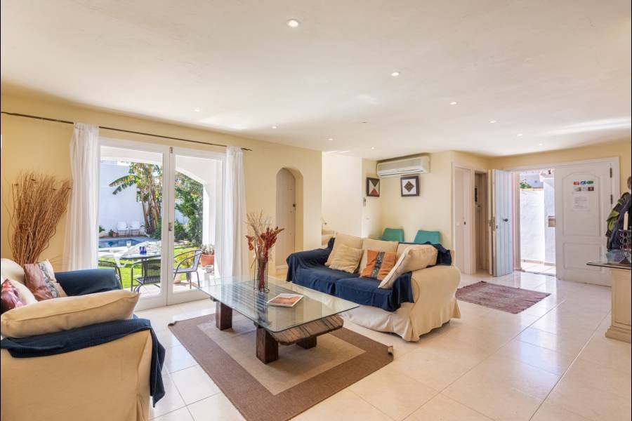 Villa in Linda Vista Baja San Pedro de Alcantara | 4-bed | €1.95M