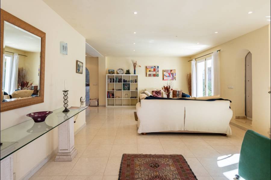 Villa in Linda Vista Baja San Pedro de Alcantara | 4-bed | €1.95M