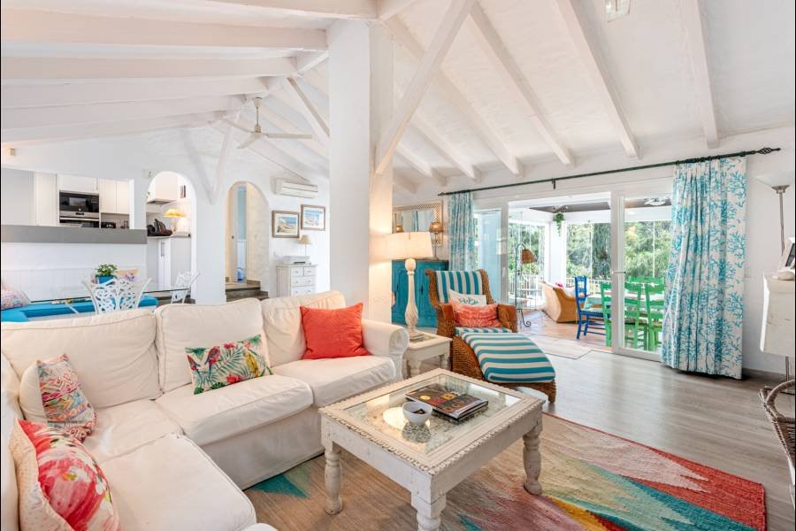 Villa in Puerto del Almendro Benahavis | 4-bed | €1.15M