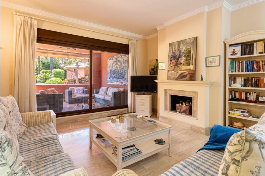 Apartment в Estepona East, Estepona | 2 спален | €0.59M