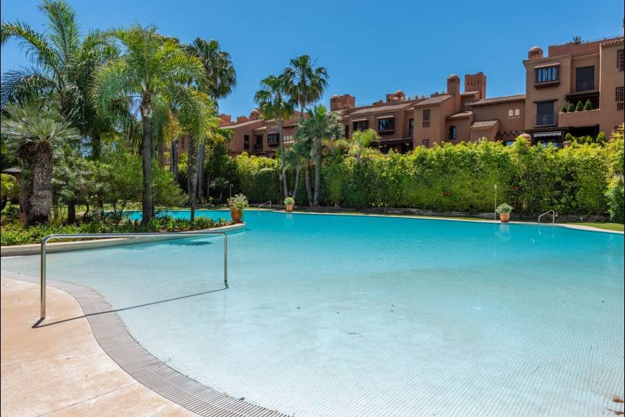 Apartment в Estepona East, Estepona | 2 спален | €0.59M