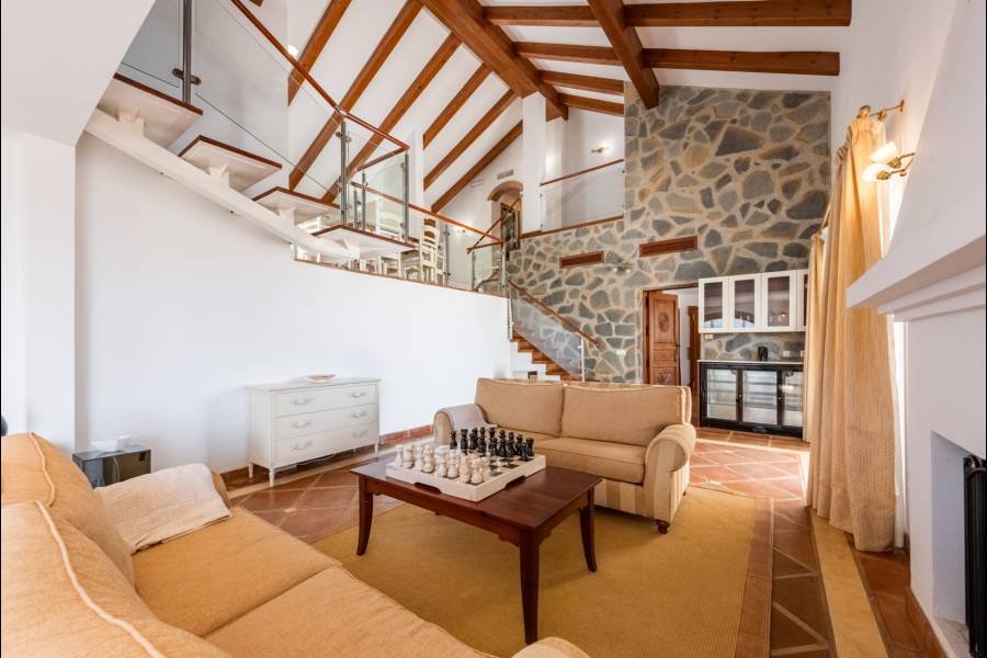 Villa in Sierra Blanca Country Club Istan | 3-bed | €1.60M