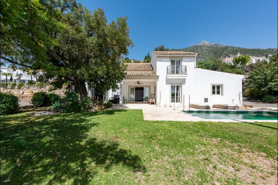 Villa in Sierra Blanca Country Club Istan | 3-bed | €1.60M