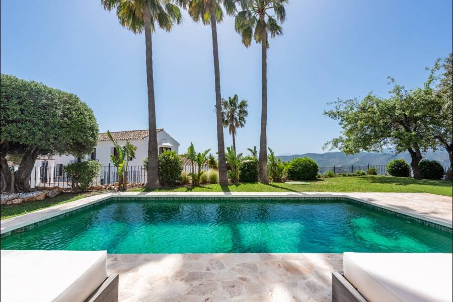 Villa in Sierra Blanca Country Club Istan | 3-bed | €1.60M