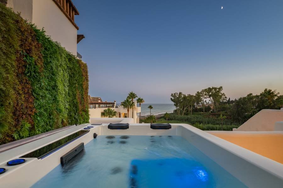 Penthouse in Estepona East Estepona | 3-bed | €2.70M
